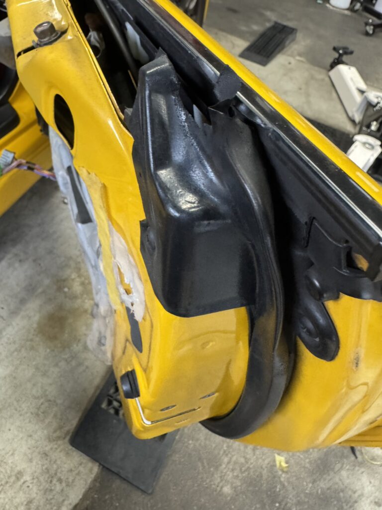 内張りを外したS2000のドア内部